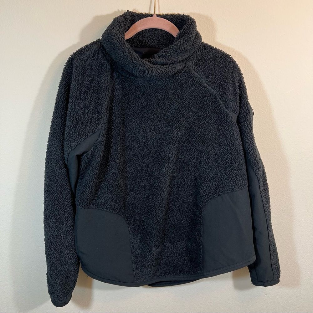 ✨ Nike Women’s Black Sherpa Fleece Mock Neck Sweatshirt Medium